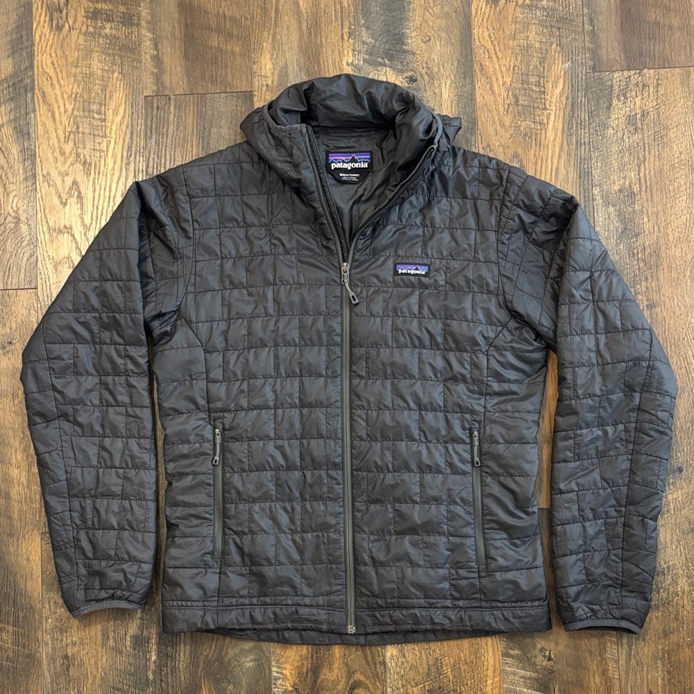 Patagonia Men's Medium Nano Puff Hooded Grey Jacket
